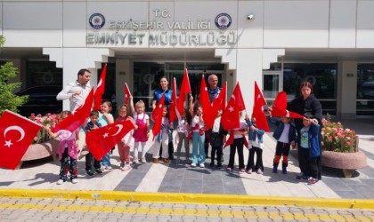 Anaokulu öğrencileri İl Emniyet Müdürlüğünü ziyaret etti