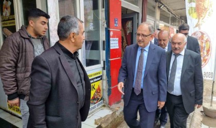 Bakan Özhaseki: “Evlerimizi çelik yapıyoruz. Altında 9 şiddetinde dahi deprem olsa, fay hattı geçse o çelik yapıyı yıkması mümkün değil”