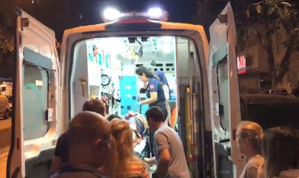 Balkonda ayağı kayıp yere düşen yaşlı kadının çığlıklarına komşuları yetişti