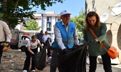 Başkan Balaban ve çevreciler 2 buçuk ton çöp topladı
