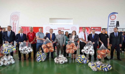 Büyükşehir okullara malzeme desteğini sürdürüyor