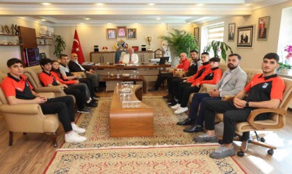 Darıcalı sporcular Başkan Bıyıkla bir araya geldi