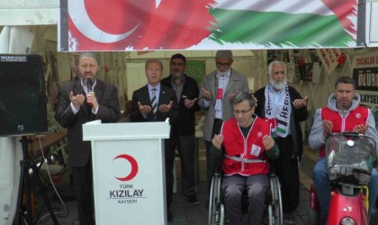 Engelliler ellerini Filistin için semaya açtı