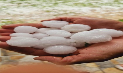 Eskişehirde ceviz büyüklüğünde dolu yağdı