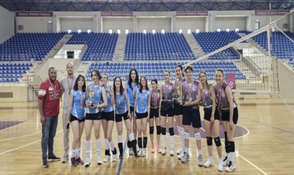 ESTÜde voleybol kupaları sahiplerini buldu