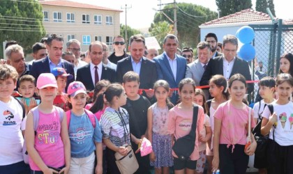 FIFA standartlarındaki futbol sahası törenle açıldı