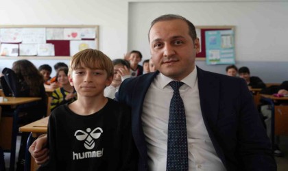 Heimlich manevrası ile öğrencisinin hayatını kurtaran okul müdürü: “Herkes ilk yardımı öğrenmeli