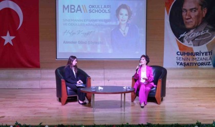 Hülya Koçyiğit öğrencilerle bir araya geldi