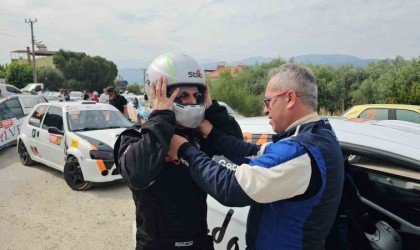 Kaymakam Omurca tırmanma yarışında direksiyona geçti