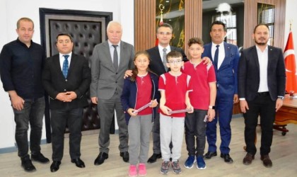 Kuluda bursluluk sınavında birinci olan öğrenciler ödüllendirildi