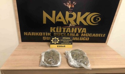 Kütahyada şüphe üzerine durdurulan araçta uyuşturucu ele geçirildi