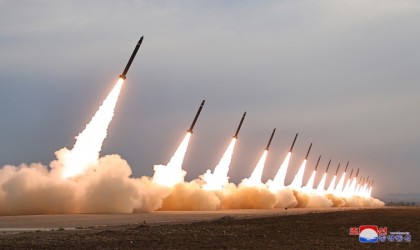 Kuzey Koreden “güç gösterisi” tatbikatı