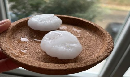 Manisada ceviz büyüklüğünde dolu yağdı