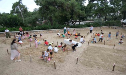 Minik arkeologlar iş başında