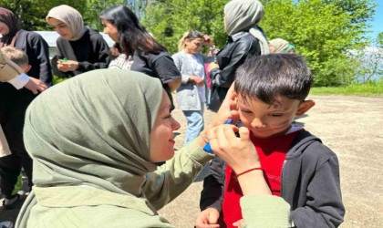 Minikler ablalarıyla oyun arkadaşı oldu