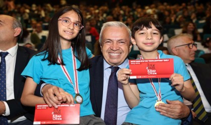 Okuma şampiyonları ödüllerini aldı