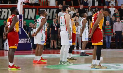 P. Karşıyaka, yarı finalleri seviyor