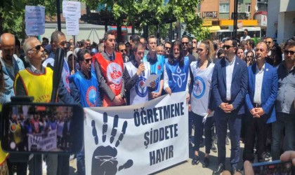 Saldırıya uğrayan öğretmen için kalem kırdılar