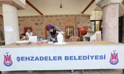 Şehzadelerin kadınları el emeklerini sanata dönüştürüyor