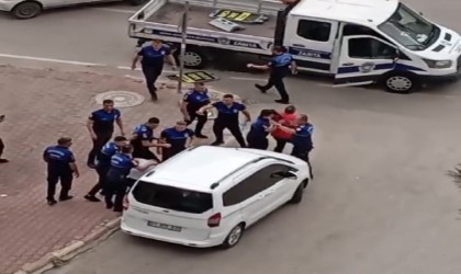 Tabelasına el konulan esnaf zabıtaya bıçakla saldırdı