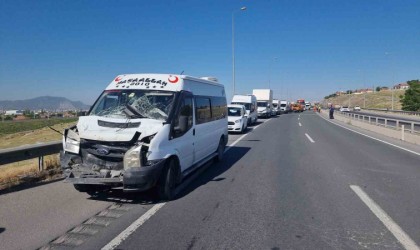 Tırdan dökülen malzeme zincirlemeye kazaya neden oldu: 11 yaralı