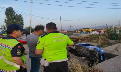 Turgutluda jandarma aracı sulama kanalına uçtu