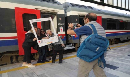 “Turistik Tuz Ekspresi” ilk seferinde yolculardan tam not aldı,