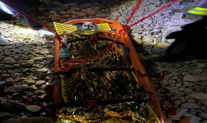 Turistler mahsur kaldıkları yerden 11 saatlik çalışmanın ardından kurtarıldılar