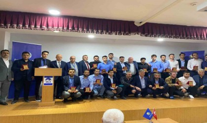 Üniversite öğrencilerinin mezuniyet coşkusu: Yazar Hayati İnanç ile buluştular