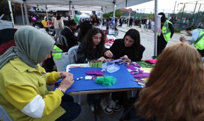 Üniversiteli gençler festivalde eğlenerek stres attı