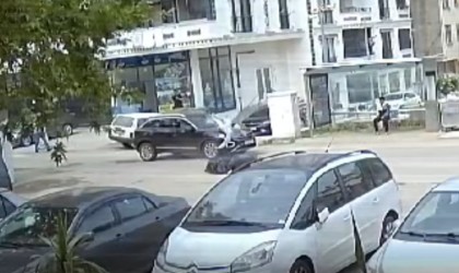 Yalovada caddeye kontrolsüz çıkan motosiklet ciple çarpıştı: 1 yaralı