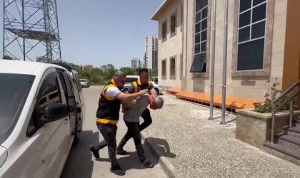 19 yıl hapis cezası olan hırsız kurban pazarında pazarlık yaparken yakalandı