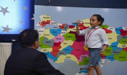 6 yaşında tarih dersi verdi