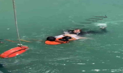 Adanada polis vatandaş el ele can kurtardı