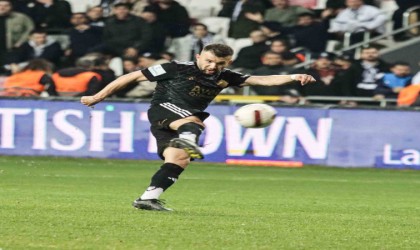 Altayda ayrılıklar devam ediyor