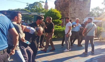 Antalyada izinsiz ‘kayyum açıklamasında arbede