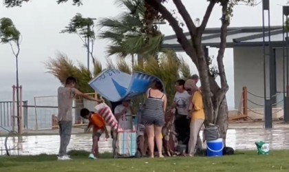 Antalyada şaşırtan hava değişimi: 38 dereceli gök gürültülü sağanak