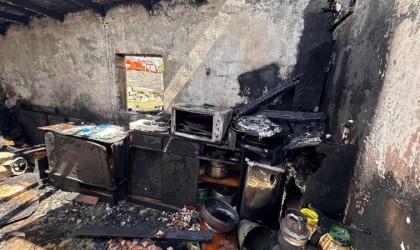 Ardahanda sobadan çıkan yangın evi küle çevirdi