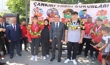 Avrupa ve dünya şampiyonalarında derece elde eden sporcular ödüllendirildi