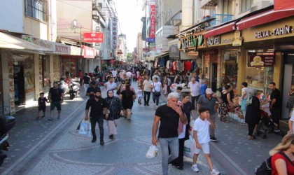 Aydında çarşı pazar yoğunluğu
