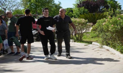 AYTye giren öğrencileri veliler dualarla uğurladı