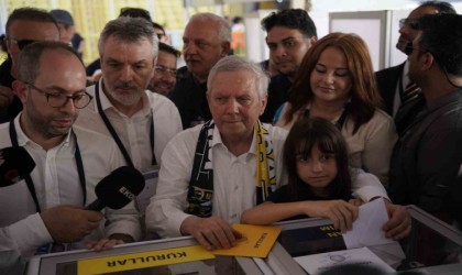 Aziz Yıldırım oyunu kullandı