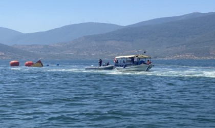 Bafa Gölüne düşen uçağı kurtarma çalışmalarına Jandarma destek veriyor