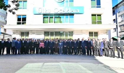 Bahçeli, Ülkü Ocakları Eğitim ve Kültür Vakfını ziyaret etti