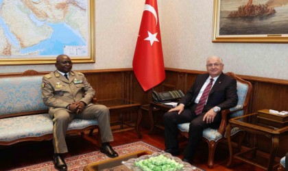 Bakan Güler, Mali Kara Kuvvetleri Komutanı Samakeyi kabul etti