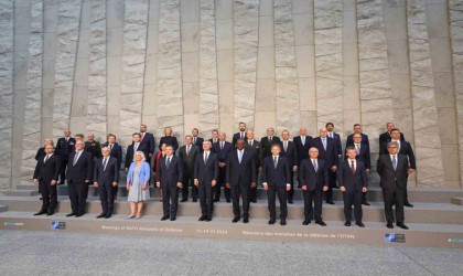 Bakan Güler, NATO Savunma Bakanları aile fotoğrafına katıldı