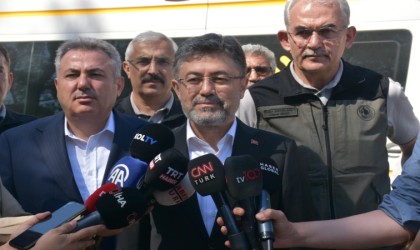 Bakan Yumaklı: Çeşmedeki yangın izmaritten, Menderesteki hobi bahçesinden çıktı