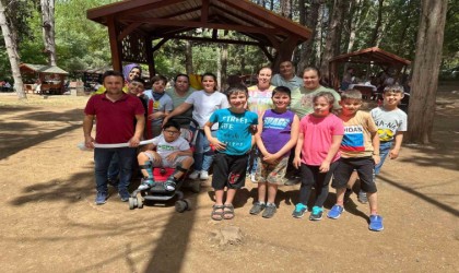 Balıkesirde özel çocuklar ve aileleri sınıflarının kapatılmamasını istiyor