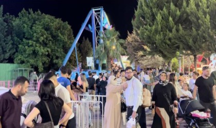 Bayramın ilk günü lunapark doldu taştı