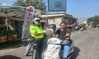 Bozdoğanda motorculara kask dağıtıldı